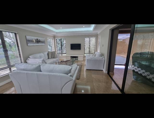 6 BEDROOM HOUSE FOR SALE IN IZINGA ESTATE